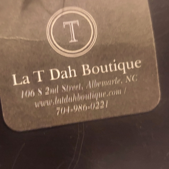 ! HoneyMe  Criss Criss Neckline Camo sleeved  top, medium - Picture 6 of 8